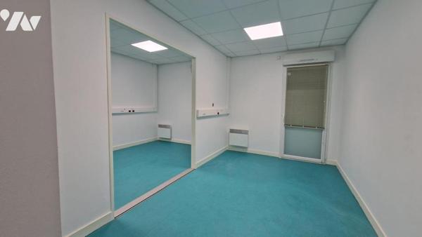 LOCAL COMMERCIAL 188 M² -4 PLACES DE PARKING