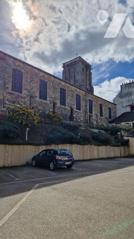 LOCAL COMMERCIAL 188 M² -4 PLACES DE PARKING