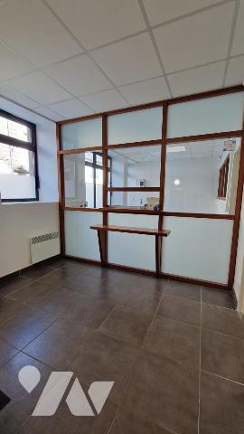LOCAL COMMERCIAL 188 M² -4 PLACES DE PARKING