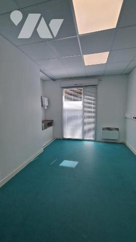 LOCAL COMMERCIAL 188 M² -4 PLACES DE PARKING