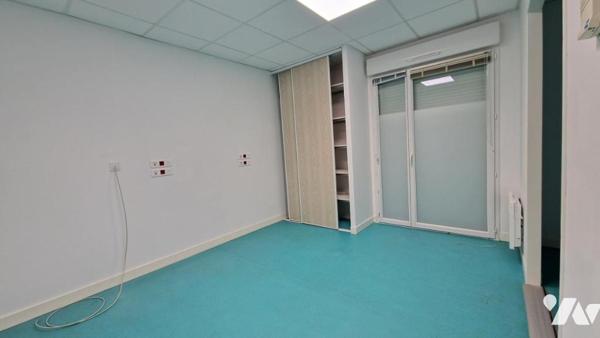 LOCAL COMMERCIAL 188 M² -4 PLACES DE PARKING