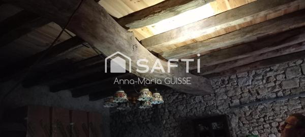 Maison de pierre 164 m², comprenant 6 pièces à rénover sur 1étage