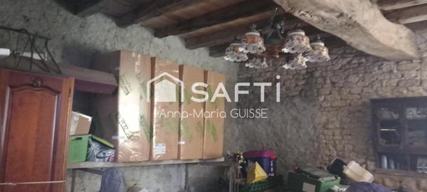 Maison de pierre 164 m², comprenant 6 pièces à rénover sur 1étage