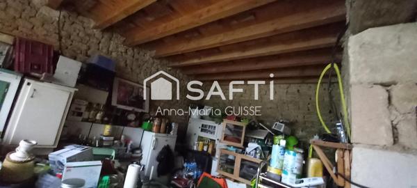 Maison de pierre 164 m², comprenant 6 pièces à rénover sur 1étage