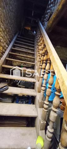 Maison de pierre 164 m², comprenant 6 pièces à rénover sur 1étage