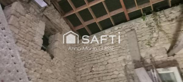 Maison de pierre 164 m², comprenant 6 pièces à rénover sur 1étage