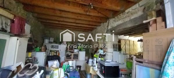 Maison de pierre 164 m², comprenant 6 pièces à rénover sur 1étage