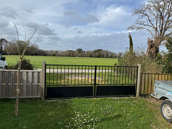 À vendre maison T5 à FEREL, 133 m² habitable avec jardin clos et piscine