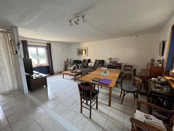 À vendre maison T5 à FEREL, 133 m² habitable avec jardin clos et piscine