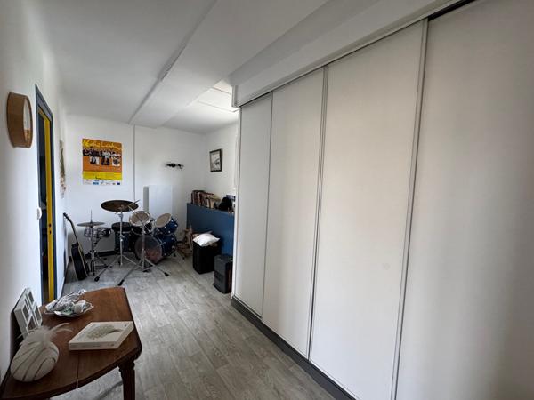 À vendre maison T5 à FEREL, 133 m² habitable avec jardin clos et piscine