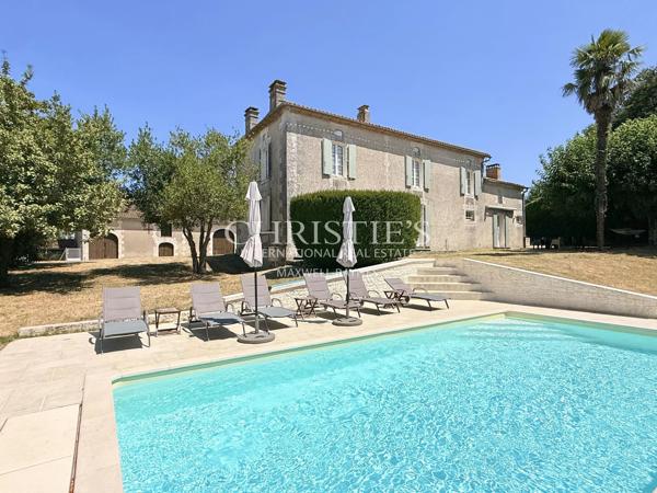 Domaine de caractère avec gîte, piscine chauffée, étang privé et plus de 7 hectares près d’Aubeterre-sur-Dronne