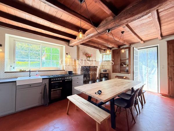 Domaine de caractère avec gîte, piscine chauffée, étang privé et plus de 7 hectares près d’Aubeterre-sur-Dronne