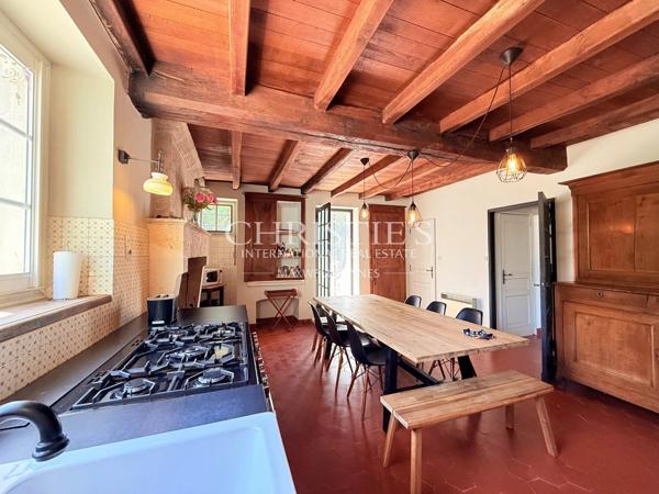 Domaine de caractère avec gîte, piscine chauffée, étang privé et plus de 7 hectares près d’Aubeterre-sur-Dronne