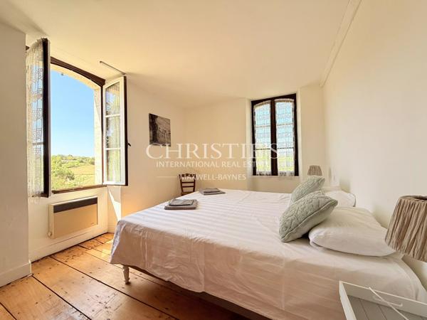 Domaine de caractère avec gîte, piscine chauffée, étang privé et plus de 7 hectares près d’Aubeterre-sur-Dronne