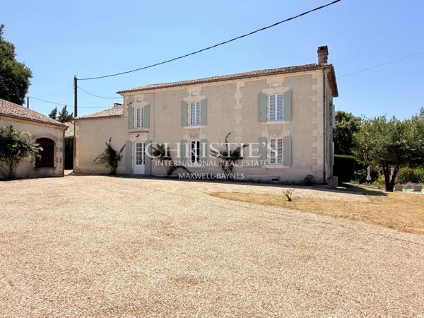 Domaine de caractère avec gîte, piscine chauffée, étang privé et plus de 7 hectares près d’Aubeterre-sur-Dronne