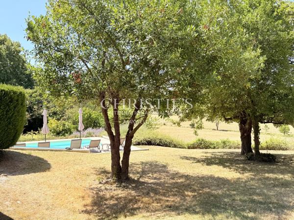 Domaine de caractère avec gîte, piscine chauffée, étang privé et plus de 7 hectares près d’Aubeterre-sur-Dronne