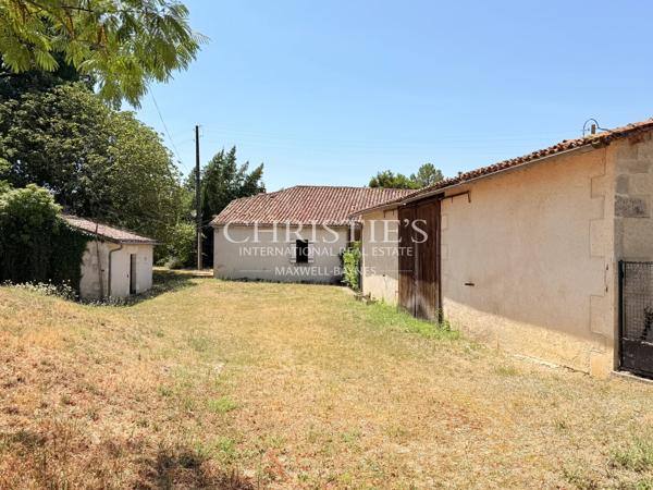Domaine de caractère avec gîte, piscine chauffée, étang privé et plus de 7 hectares près d’Aubeterre-sur-Dronne