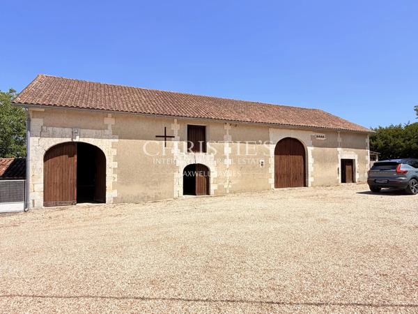 Domaine de caractère avec gîte, piscine chauffée, étang privé et plus de 7 hectares près d’Aubeterre-sur-Dronne