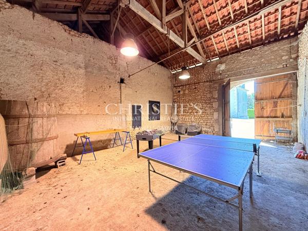 Domaine de caractère avec gîte, piscine chauffée, étang privé et plus de 7 hectares près d’Aubeterre-sur-Dronne