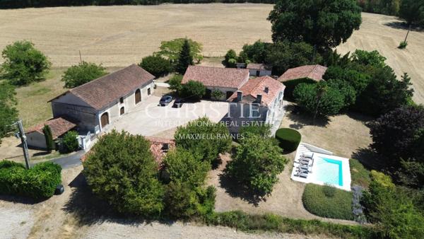 Domaine de caractère avec gîte, piscine chauffée, étang privé et plus de 7 hectares près d’Aubeterre-sur-Dronne