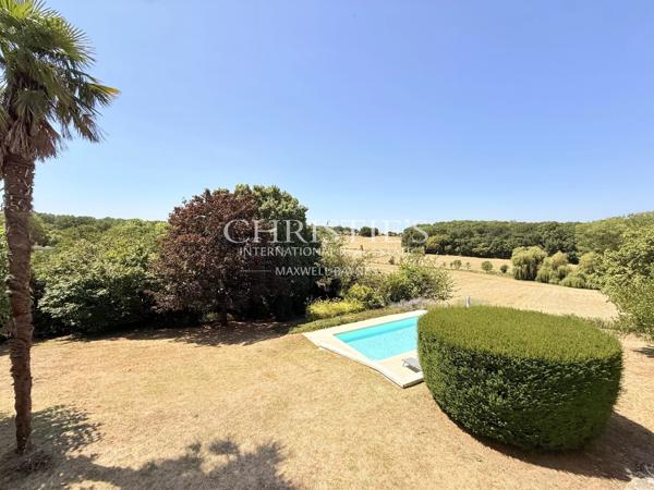Domaine de caractère avec gîte, piscine chauffée, étang privé et plus de 7 hectares près d’Aubeterre-sur-Dronne