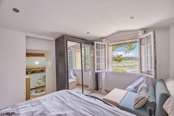 Coup de coeur à Lambesc , Ancien cabanon réhabilité avec piscine, en pleine campagne