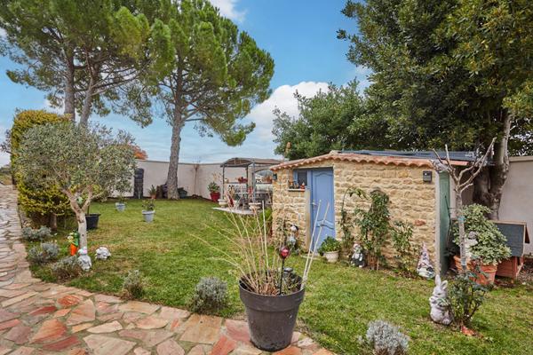 Coup de coeur à Lambesc , Ancien cabanon réhabilité avec piscine, en pleine campagne