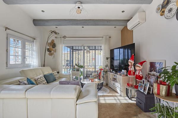 Coup de coeur à Lambesc , Ancien cabanon réhabilité avec piscine, en pleine campagne