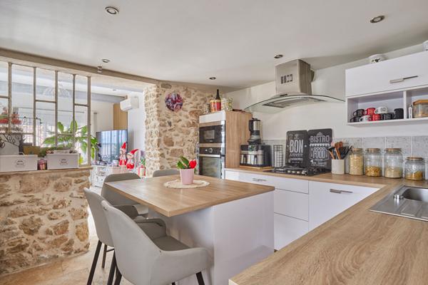 Coup de coeur à Lambesc , Ancien cabanon réhabilité avec piscine, en pleine campagne