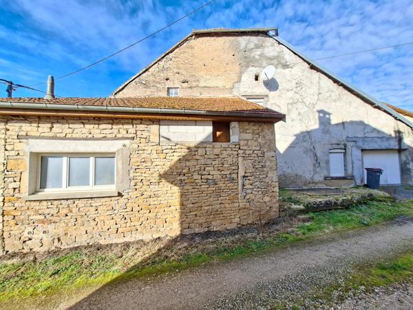 Maison de campagne avec dépendances et garage