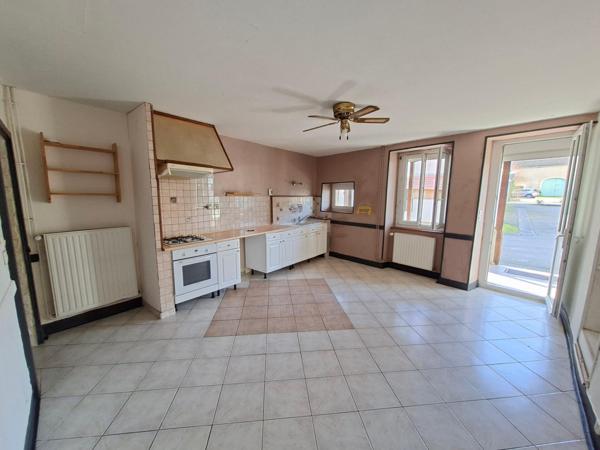 Maison de campagne avec dépendances et garage