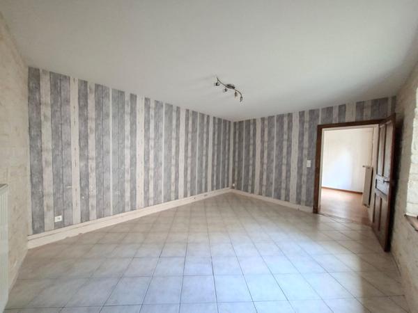 Maison de campagne avec dépendances et garage