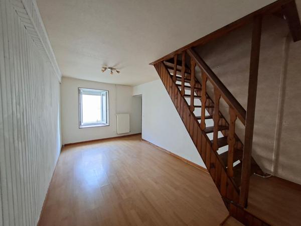 Maison de campagne avec dépendances et garage