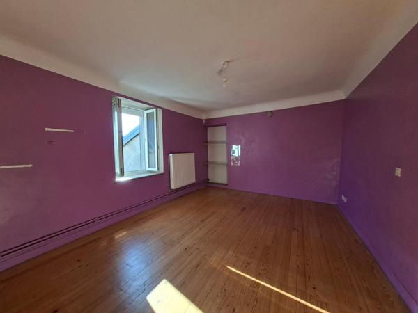 Maison de campagne avec dépendances et garage