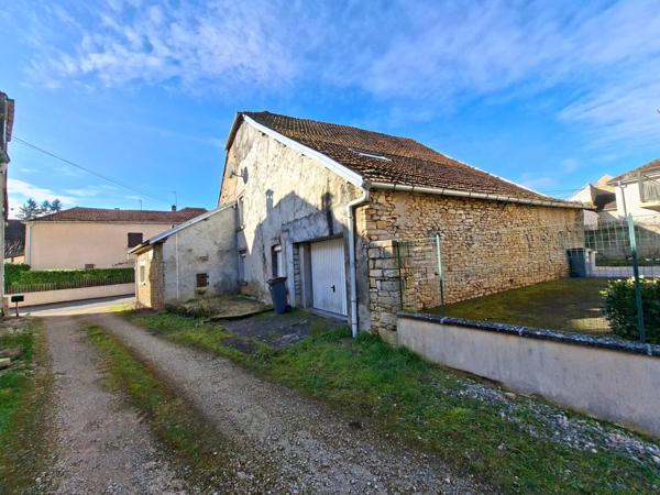 Maison de campagne avec dépendances et garage
