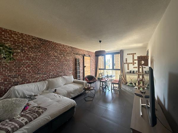 Appartement à louer 1 020 € CC Marseille 3 p 73 m² DPE C