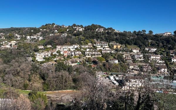 Appartement à vendre    4 pièces • 87 m2 Biot