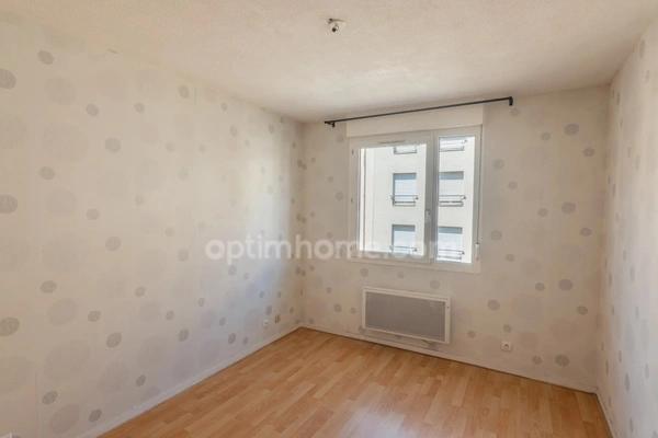 Lyon 8 - 2 pièces avec balcon et stationnement - Secteur Rue Villon, DPE C