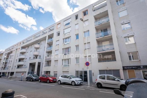 Lyon 8 - 2 pièces avec balcon et stationnement - Secteur Rue Villon, DPE C
