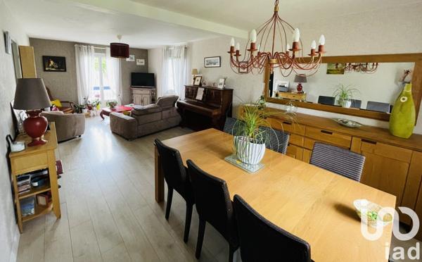 Maison traditionnelle 6 pièces de 125 m² à Janzé (35150)