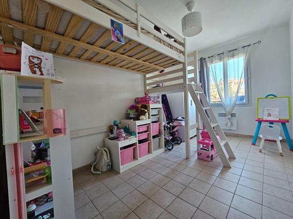 Maison plain-pied La Crau 4 pièce(s)75 m² - Calme, plain pied, jardin.