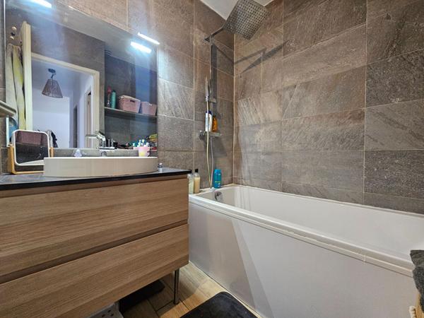 Maison plain-pied La Crau 4 pièce(s)75 m² - Calme, plain pied, jardin.