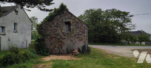  A 5mns de REDON et de la zone commerciale,  Ancien bâtiment en pierre, à usage de forge de 70 ...