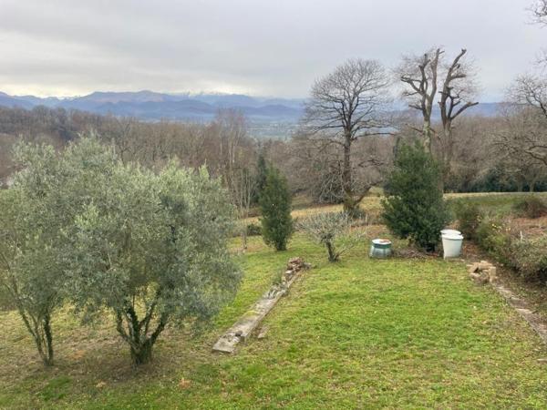 Maison - Proximite oloron-sainte-marie - Réf.:205361 PROXIMITE IMMEDIATE OLORON - MAISON D'HABITATION T5 AVEC JARDIN ET JOLIE VUE SUR LES PYRENEES -