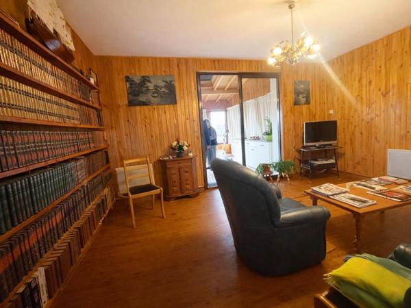 Maison - Proximite oloron-sainte-marie - Réf.:205361 PROXIMITE IMMEDIATE OLORON - MAISON D'HABITATION T5 AVEC JARDIN ET JOLIE VUE SUR LES PYRENEES -