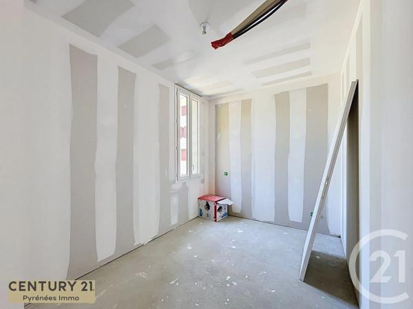 Appartement T2 à vendre  2 pièces - 46,50 m 2   BAGNERES DE LUCHON  - 31
