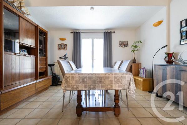 Maison à vendre  4 pièces - 106,40 m 2   PEZENAS  - 34