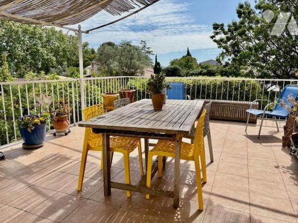 PIGNAN villa avec local professionnel à vendre au centre du village