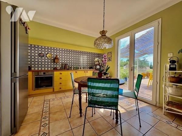 PIGNAN villa avec local professionnel à vendre au centre du village