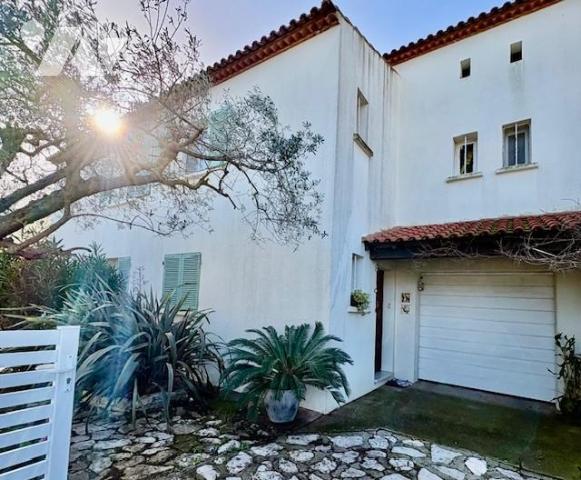 PIGNAN villa avec local professionnel à vendre au centre du village